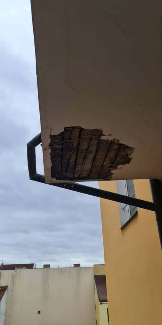 Před opravou: Oprava podomítky